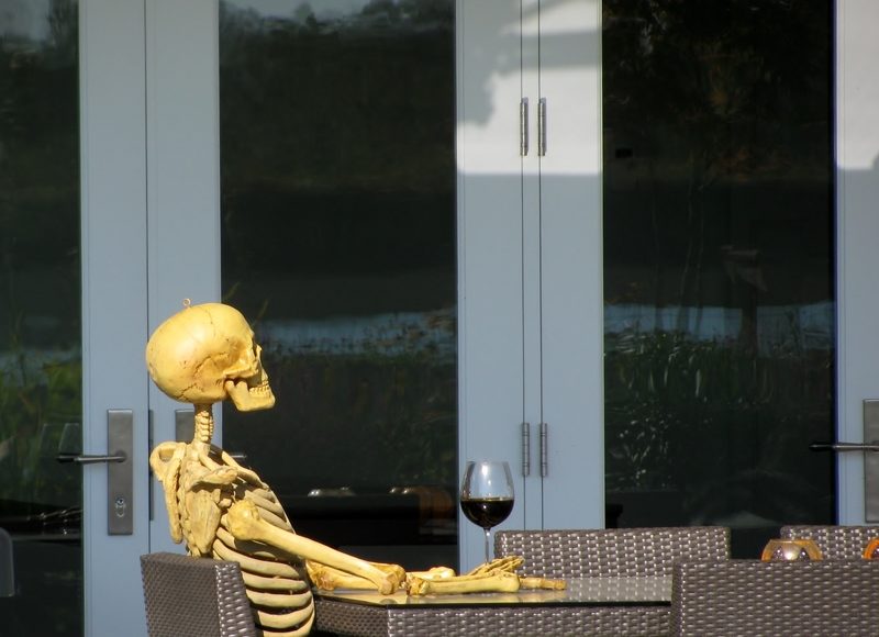 Halloween-Pool-Party-800x580